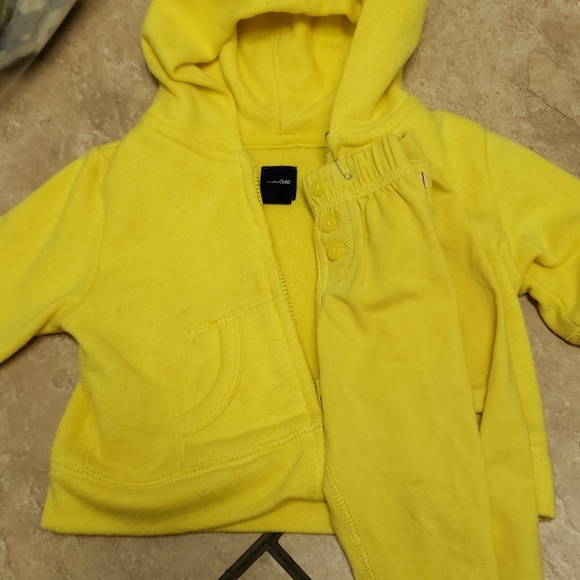 Yellow jacket and pants - Picture 2 of 4